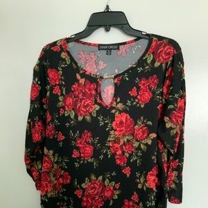 Women’s XL Inner Circle Roses Flower Blouse